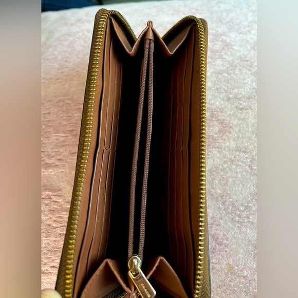 Coach Wallet With Lips Print - Picture 3 of 6